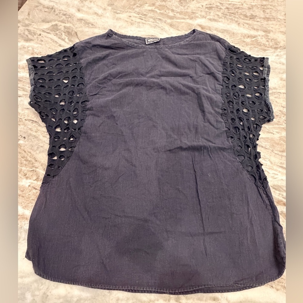 Bonjour Charcoal Gray Linen Top Eyelet Cutout Sleeves Women’s M/L